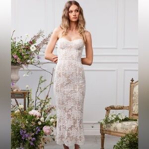 V. Chapman Betty Dress in White Chantilly lace size 4